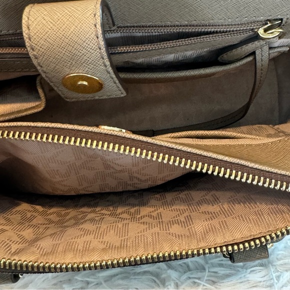 Michael kors handbag - Picture 12 of 17